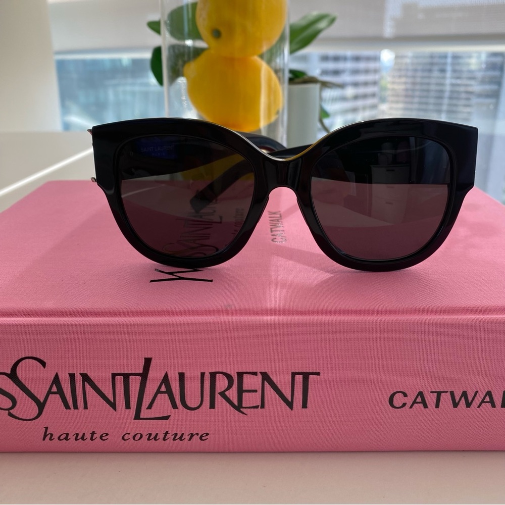 AUTHENTIC SAINT LAURENT SUNGLASSES - Picture 4 of 8